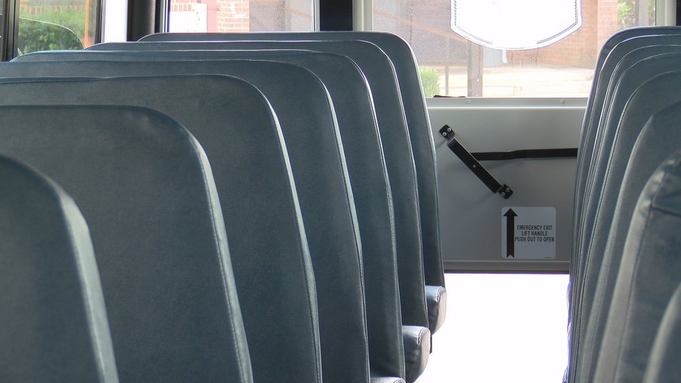 School bus seats without belts
