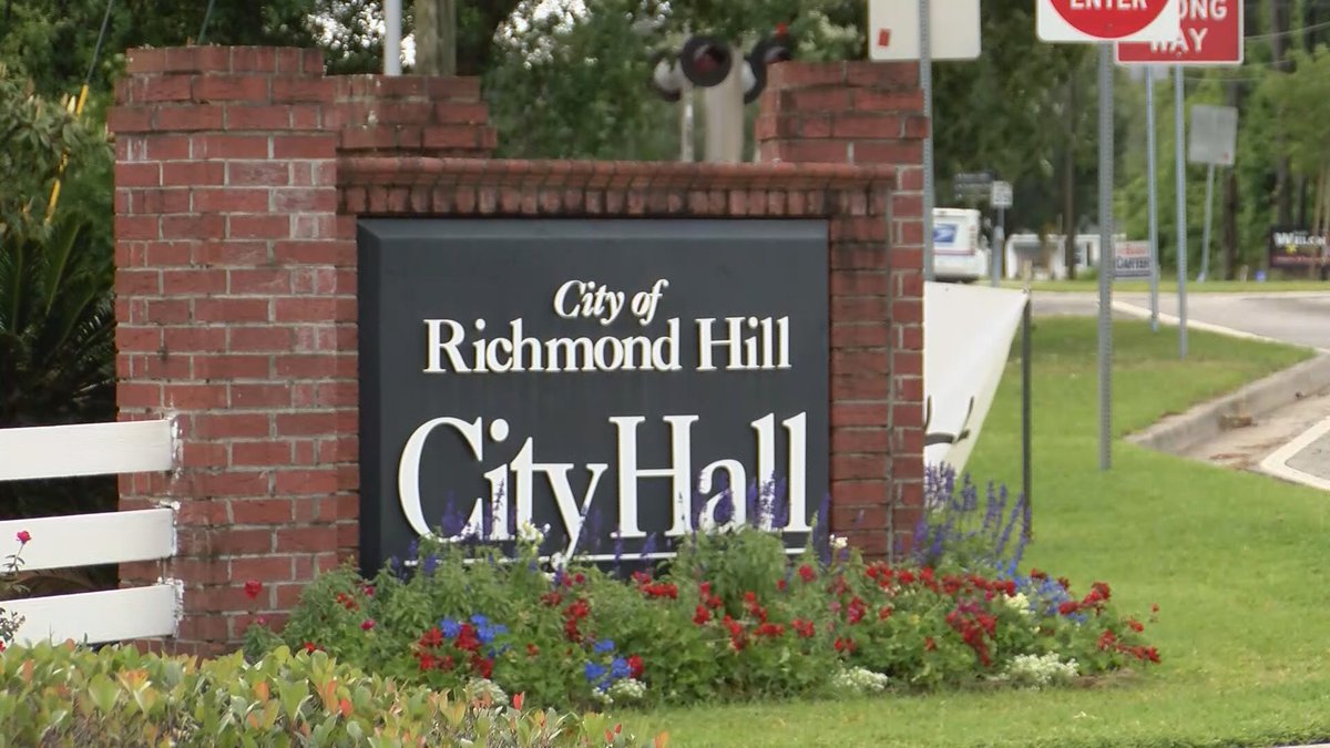 Richmond Hill restaurants receive $1 000 each from Downtown Development