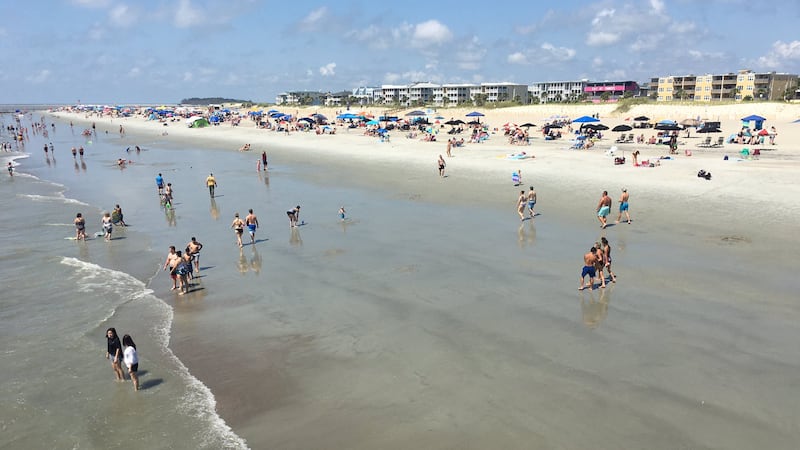 The Friday morning crowd on Tybee Island.