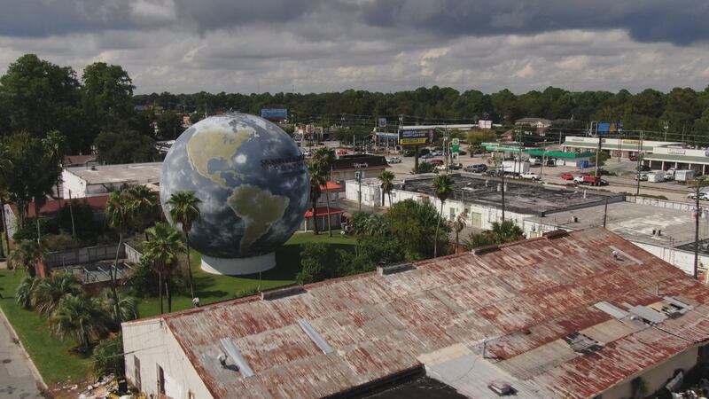 The Savannah globe at the corner of White Bluff Road and DeRenne Avenue.