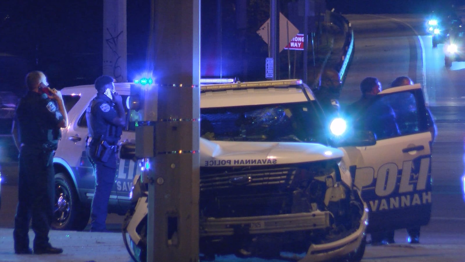 Savannah Police car involved in crash on Abercorn St.